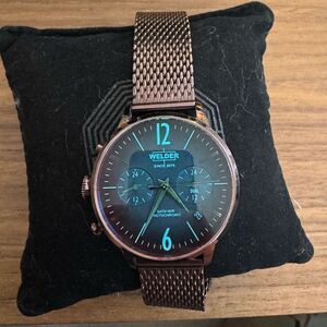 Welder moody 
38 mm women 
Mesh 
Pink